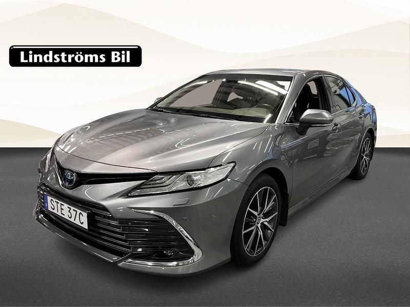 Begagnad Toyota Camry Hybrid Executive 220 HK (161 kW) 2021 Silver Sedan