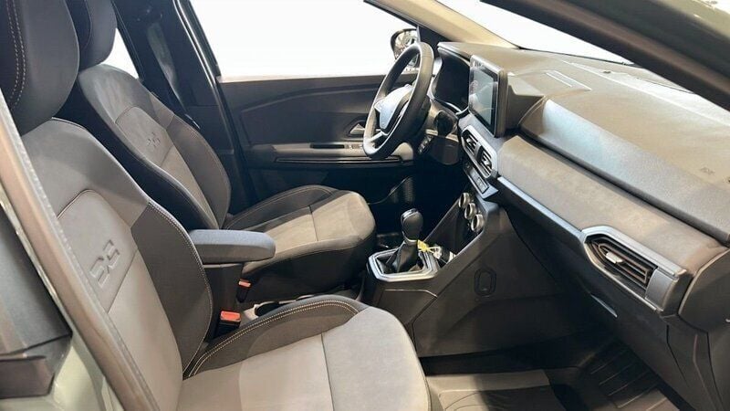 Ny Dacia Jogger Extreme 131 HK (96 kW) 2025 Vit Minibuss