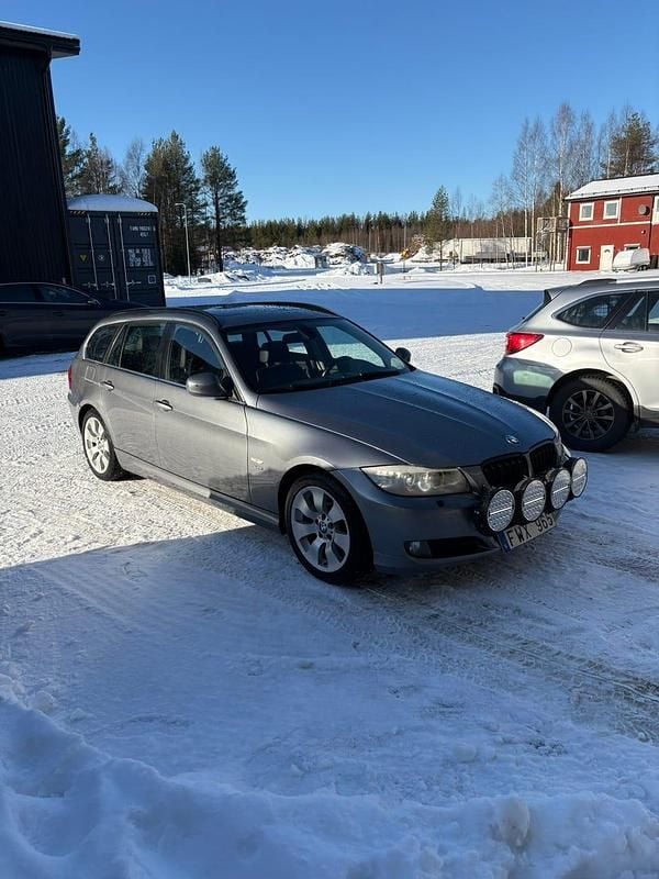 Begagnad BMW 330 245 HK (180 kW) 2011 Kombi