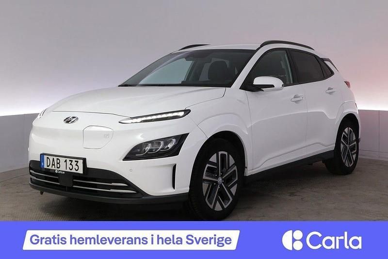Vit Begagnad 2022 Hyundai Kona Essential SUV | 170 990 kr (Marknadspris) - Bild 1/4