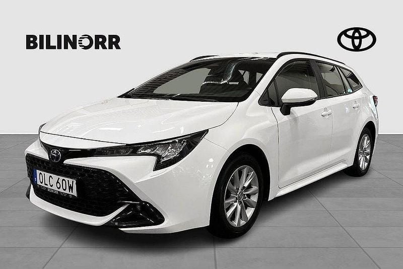 Vit Begagnad 2023 Toyota Corolla Active Kombi | 259 900 kr (Bra pris) - Bild 1/4