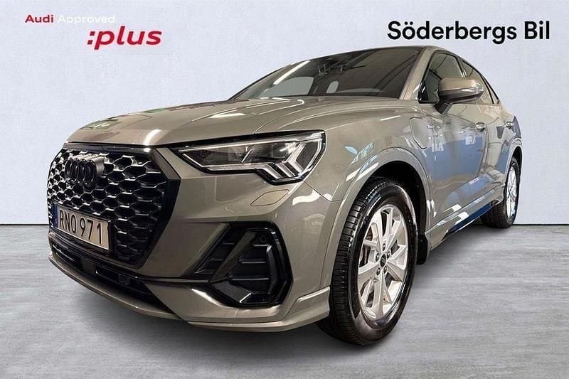 Grå Begagnad 2023 Audi Q3 Design SUV | 479 000 kr - Bild 1/4