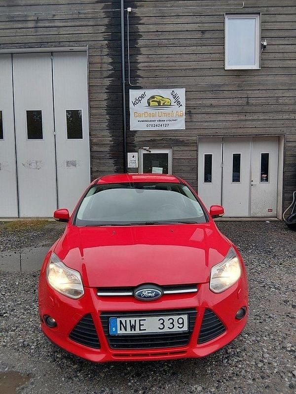 Röd Begagnad 2013 Ford Focus Trend Kombi | 51 900 kr (Marknadspris) - Bild 1/4
