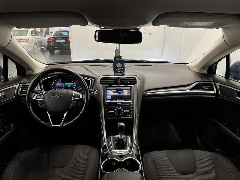 Begagnad Ford Mondeo Titanium 150 HK (110 kW) 2015 Blå Halvkombi