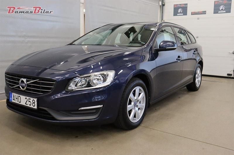Blå Begagnad 2014 Volvo V60 Kinetic Kombi | 95 900 kr (Marknadspris) - Bild 1/4