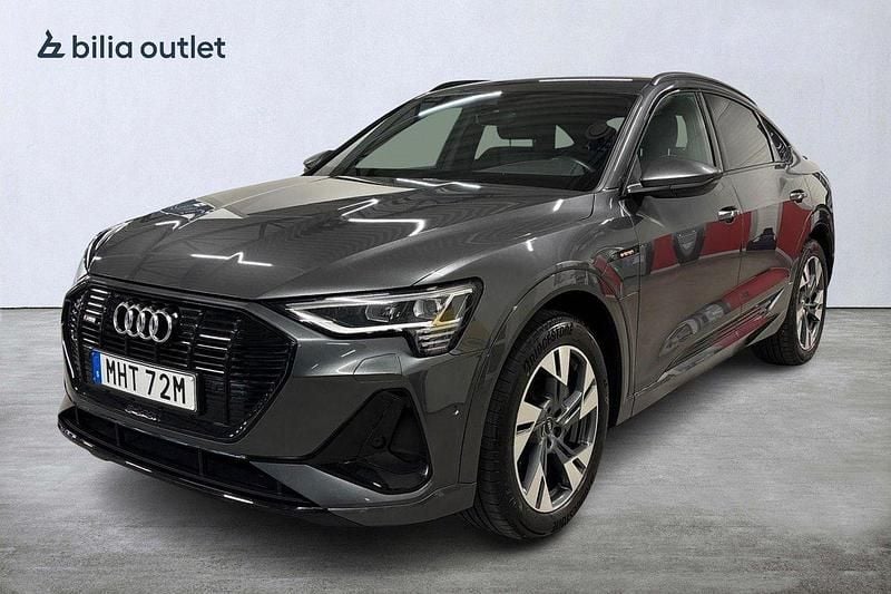Grå Begagnad 2022 Audi e-tron Sportback S-Line SUV | 454 900 kr (Superpris) - Bild 1/4