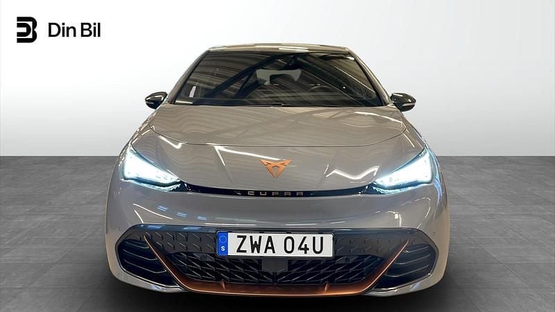 Grå Begagnad 2023 Cupra Born Halvkombi | 246 500 kr (Marknadspris) - Bild 1/4