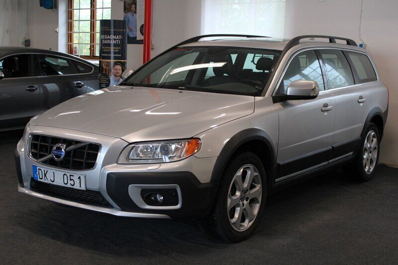 Silver Begagnad 2011 Volvo XC70 Summum SUV | 169 900 kr (Marknadspris) - Bild 1/4