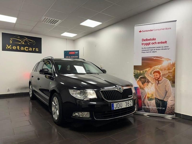 Begagnad Skoda Superb Elegance 105 HK (77 kW) 2011 Svart Kombi