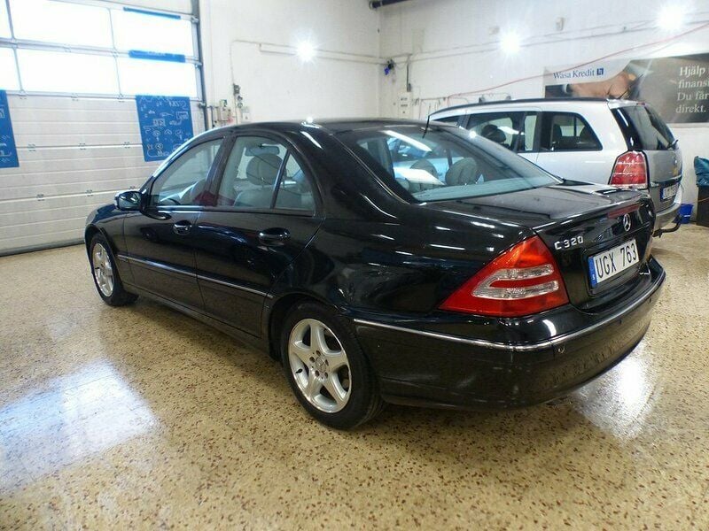 Begagnad Mercedes C320 218 HK (160 kW) 2003 Svart Sedan