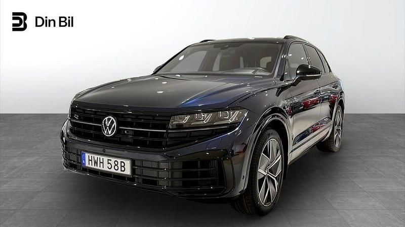 Mörkblå Begagnad 2023 VW Touareg R-line SUV | 779 500 kr (Dyr) - Bild 1/4