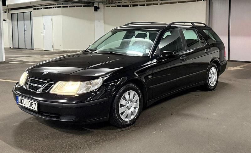 Svart Begagnad 2004 Saab 9-5 Linear Kombi | 19 900 kr (Marknadspris) - Bild 1/4
