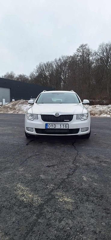 Begagnad Skoda Superb 105 HK (77 kW) 2012 Kombi