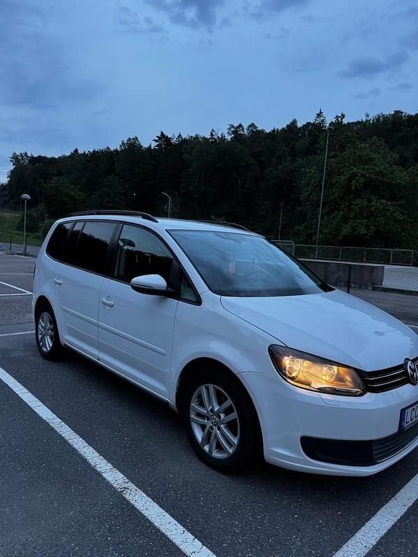 Begagnad VW Touran 140 HK (102 kW) 2011 Minibuss