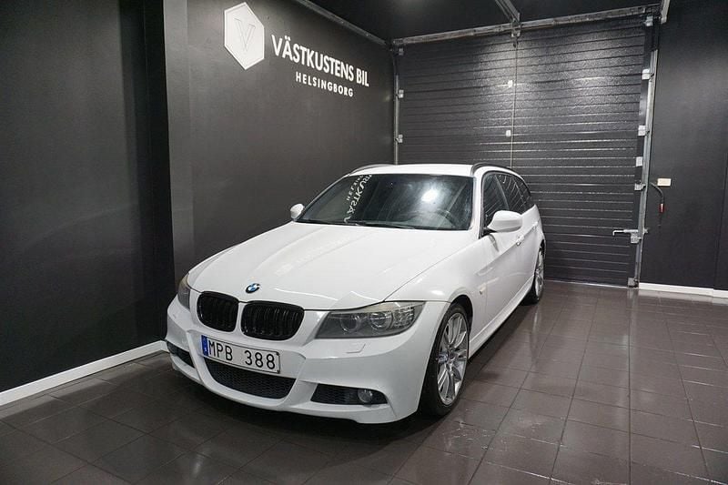 Vit Begagnad 2010 BMW 325 Comfort Edition Kombi | 89 900 kr (Marknadspris) - Bild 1/4