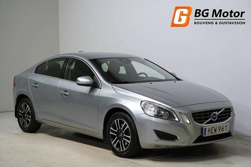 Begagnad Volvo S60 Momentum 150 HK (110 kW) 2010 Silver Sedan