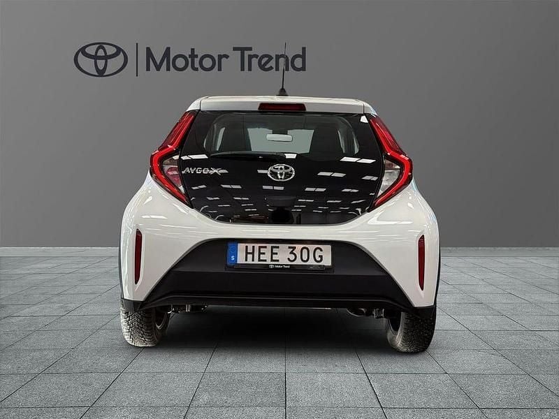 Begagnad Toyota Aygo X Play 72 HK (52 kW) 2023 Vit SUV
