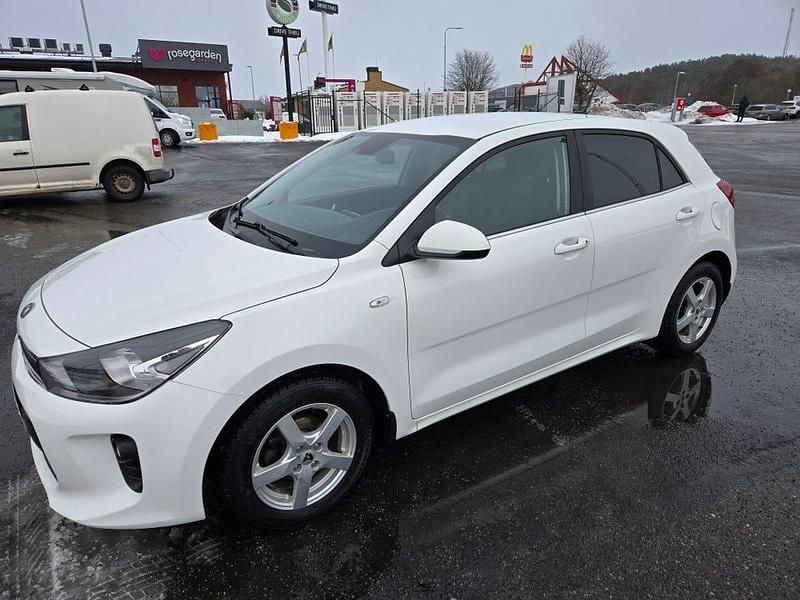 Begagnad Kia Rio 84 HK (61 kW) 2017