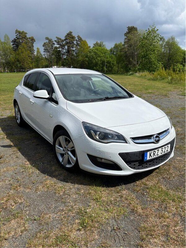Vit Begagnad 2015 Opel Astra Enjoy Halvkombi | 67 000 kr (Bra pris) - Bild 1/4