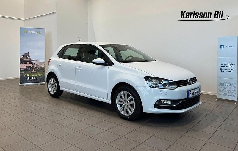 Vit Begagnad 2016 VW Polo S Halvkombi | 109 900 kr (Marknadspris) - Bild 1/4