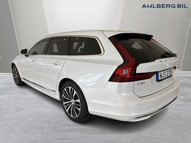 Begagnad Volvo V90 Core 355 HK (261 kW) 2024 Vit Kombi
