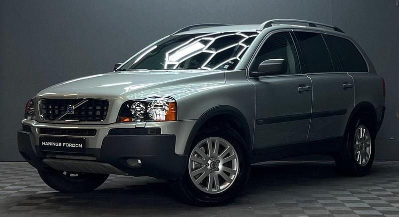 Ljusgrön (grön) Begagnad 2004 Volvo XC90 SUV | 69 900 kr (Marknadspris) - Bild 1/4