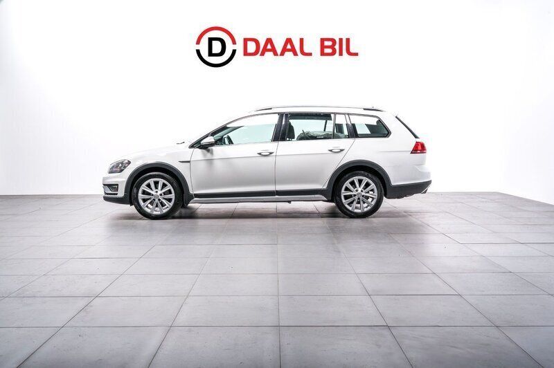 Vit Begagnad 2015 VW Golf Alltrack Kombi | 159 700 kr (Marknadspris) - Bild 1/4
