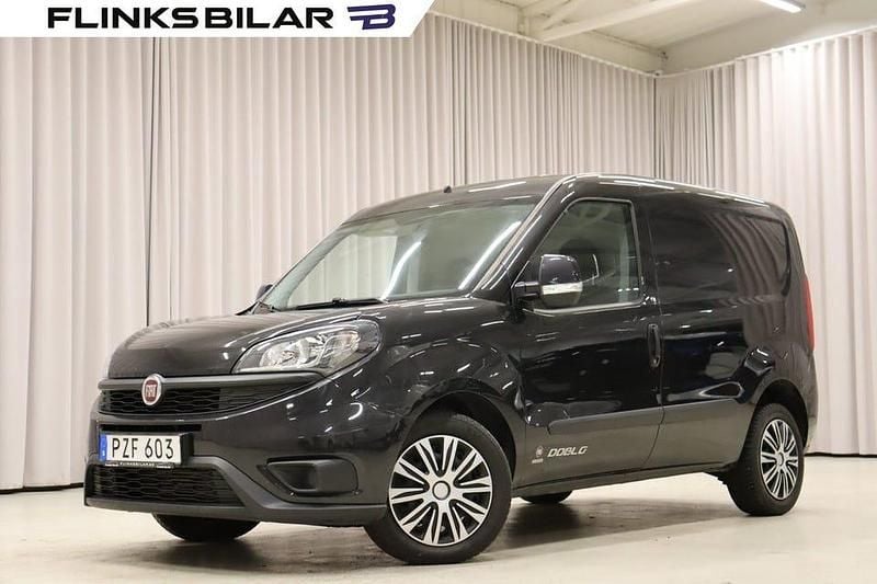 Svart Begagnad 2018 Fiat Doblò Minibuss | 79 900 kr (Bra pris) - Bild 1/4