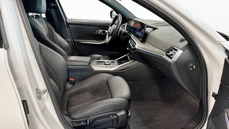 Begagnad BMW 330 M Sport 184 HK (135 kW) 2023 Vit Kombi