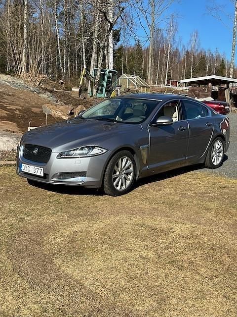 Grå Begagnad 2012 Jaguar XF Sportbrake Kombi | 175 000 kr - Bild 1/4
