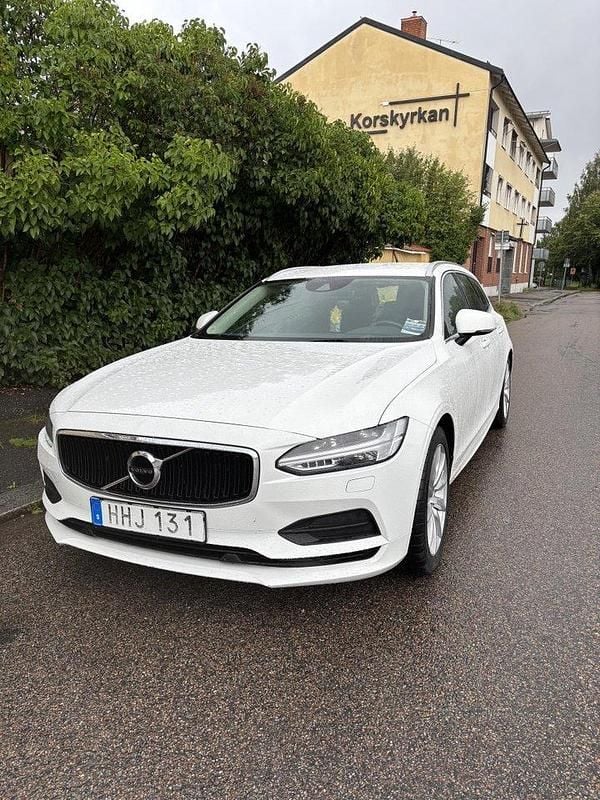 Vit Begagnad 2019 Volvo V90 Momentum Kombi | 213 000 kr (Bra pris) - Bild 1/4