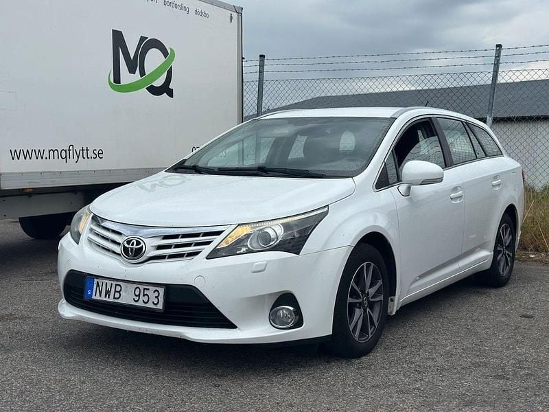 Vit Begagnad 2012 Toyota Avensis Business Edition Kombi | 64 999 kr (Bra pris) - Bild 1/4