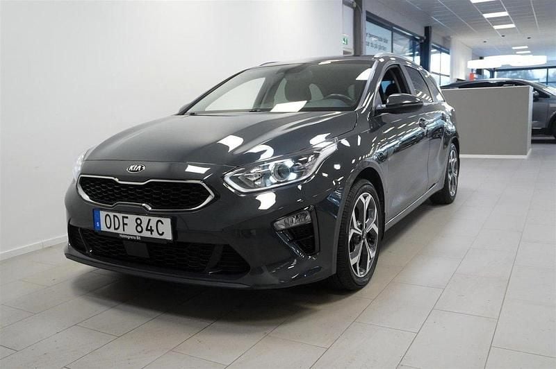 Grå Begagnad 2020 Kia Ceed Sportswagon Kombi | 169 800 kr (Marknadspris) - Bild 1/4