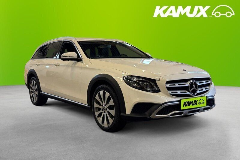 Vit Begagnad 2017 Mercedes E220 Avantgarde Kombi | 297 800 kr (Marknadspris) - Bild 1/3
