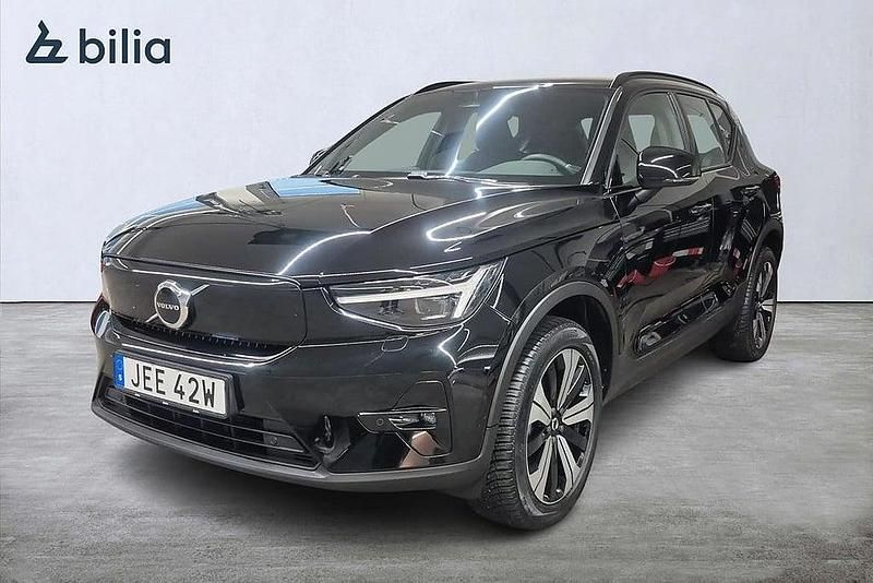 Svart Begagnad 2022 Volvo XC40 Plus SUV | 364 900 kr - Bild 1/3
