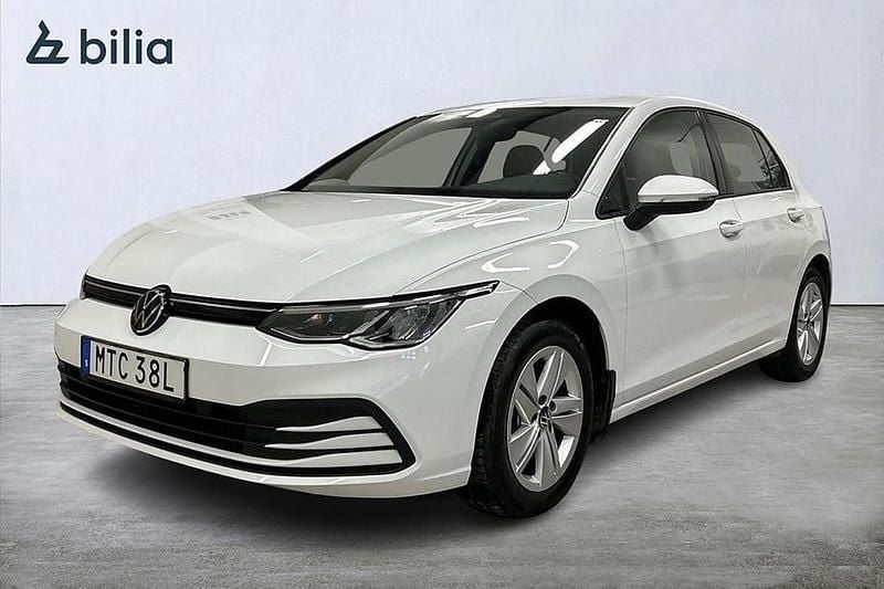 Vit Begagnad 2023 VW Golf VIII Halvkombi | 274 800 kr (Bra pris) - Bild 1/4