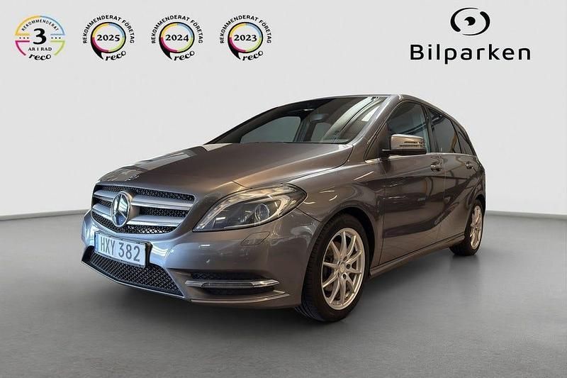 Begagnad Mercedes B180 109 HK (80 kW) 2014 Mörkgrå Minibuss