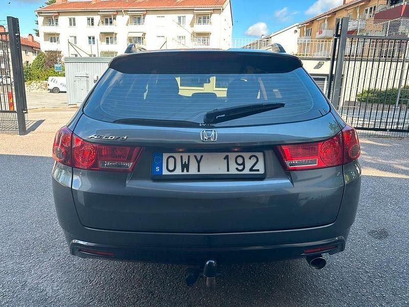 Begagnad Honda Accord Elegance 157 HK (115 kW) 2010 Ljusgrå Kombi