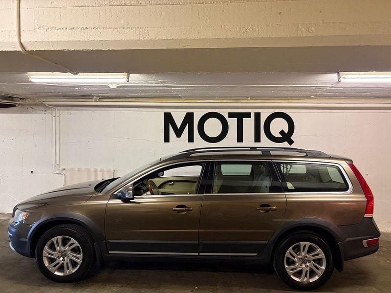 Brun Begagnad 2014 Volvo XC70 Summum SUV | 184 900 kr (Marknadspris) - Bild 1/4