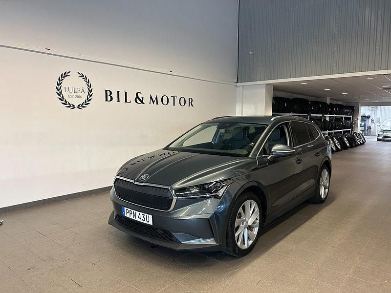 Grå Begagnad 2021 Skoda Enyaq iV SUV | 389 900 kr (Marknadspris) - Bild 1/4