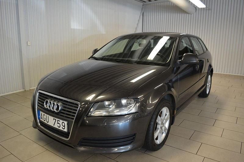 Grå Begagnad 2010 Audi A3 Sportback Attraction Halvkombi | 64 000 kr (Marknadspris) - Bild 1/3