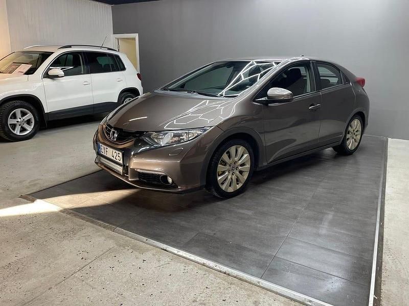 Begagnad Honda Civic 121 HK (88 kW) 2013 Grå