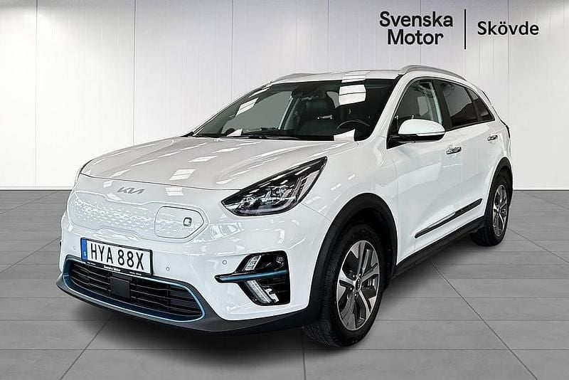 Vit Begagnad 2022 Kia e-Niro Advance SUV | 259 200 kr (Bra pris) - Bild 1/4