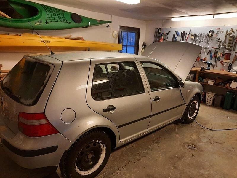 Silver Begagnad 2003 VW Golf IV Ocean Halvkombi | 8 000 kr (Superpris) - Bild 1/1