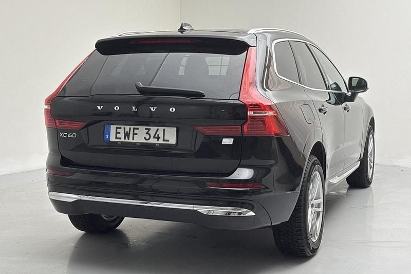 Begagnad Volvo XC60 Plus 350 HK (257 kW) 2023 Svart SUV