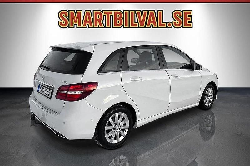 Begagnad Mercedes B180 Style 109 HK (80 kW) 2015 Vit Minibuss