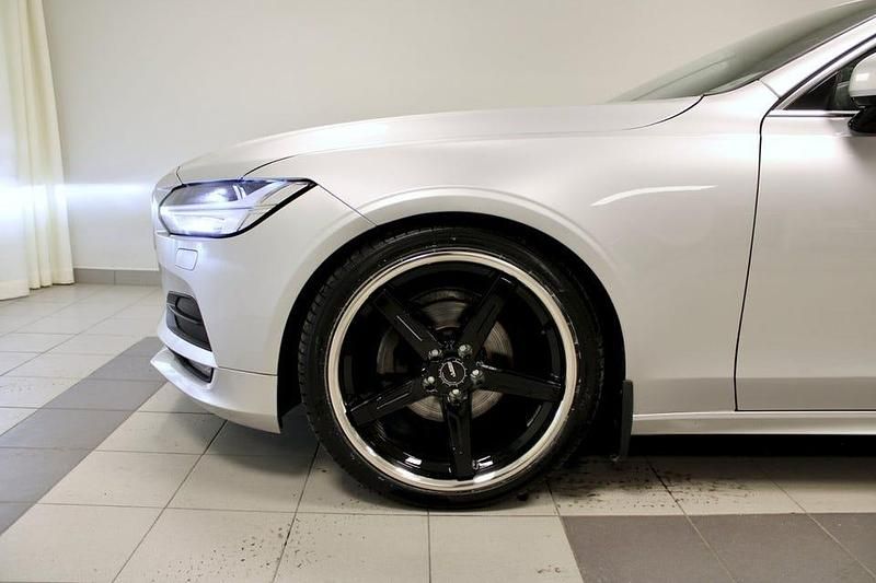 Begagnad Volvo V90 Momentum 150 HK (110 kW) 2020 Silver Kombi