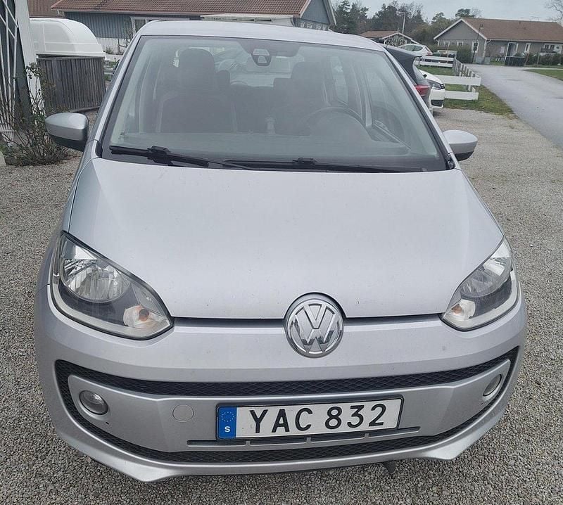 Silver Begagnad 2016 VW up! high up! Halvkombi | 65 000 kr (Marknadspris) - Bild 1/4