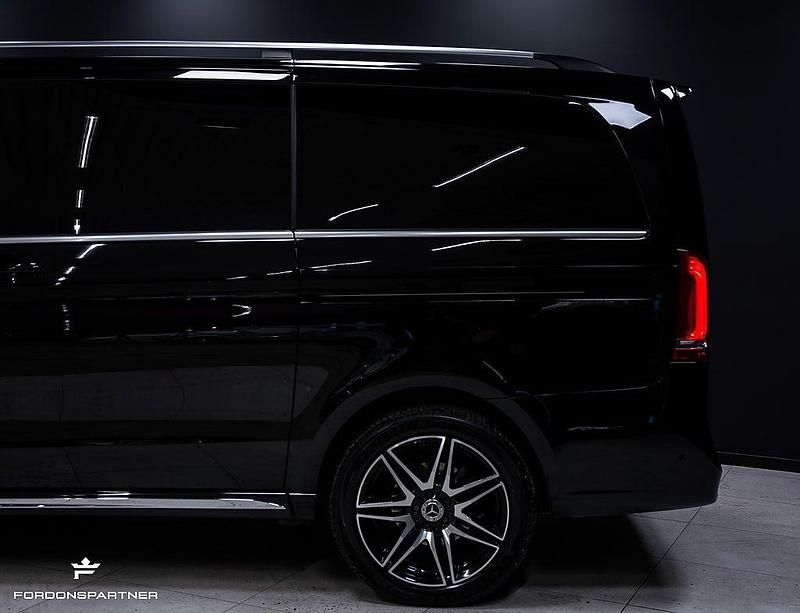 Begagnad Mercedes V300 AMG 237 HK (174 kW) 2024 Svart Minibuss