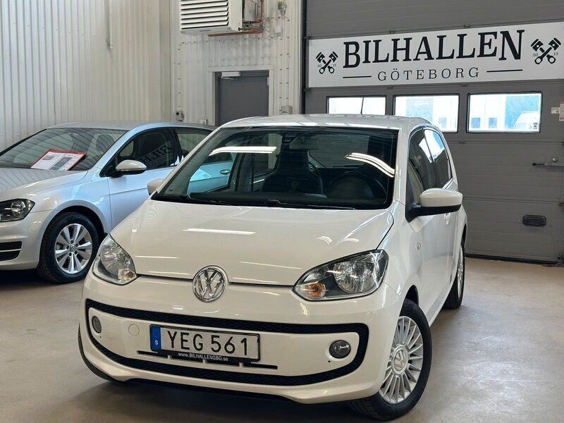 Vit Begagnad 2016 VW up! high up! Halvkombi | 59 900 kr (Marknadspris) - Bild 1/4